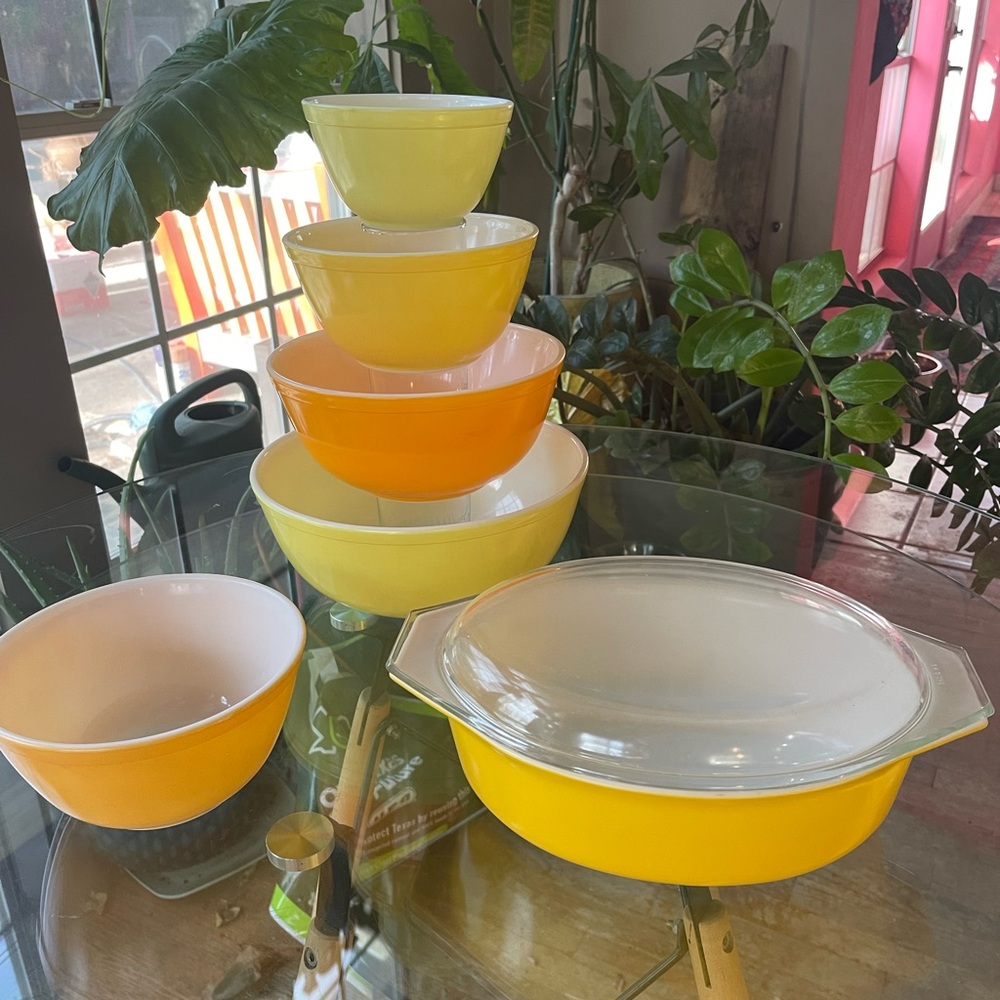 Lot of Yellow Pyrex Mixing Bowls and Casserole Dish